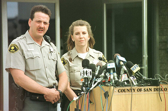 Deputies Brunk and Gacek discover the 39 bodies of Heaven's Gate members